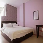 Comma Hotel