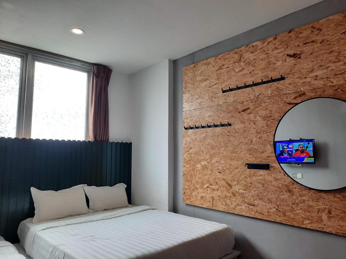 Comma Hotel 2*