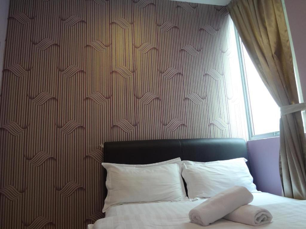 Comma Hotel